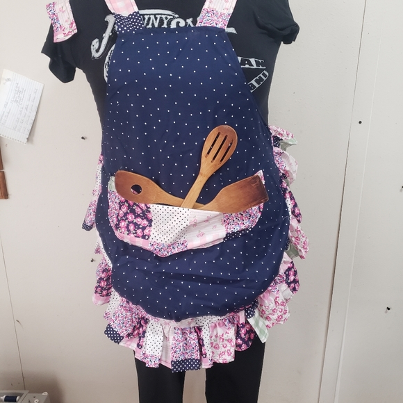 Quilted Ruffle Handmade Kitchen Apron - Picture 5 of 12